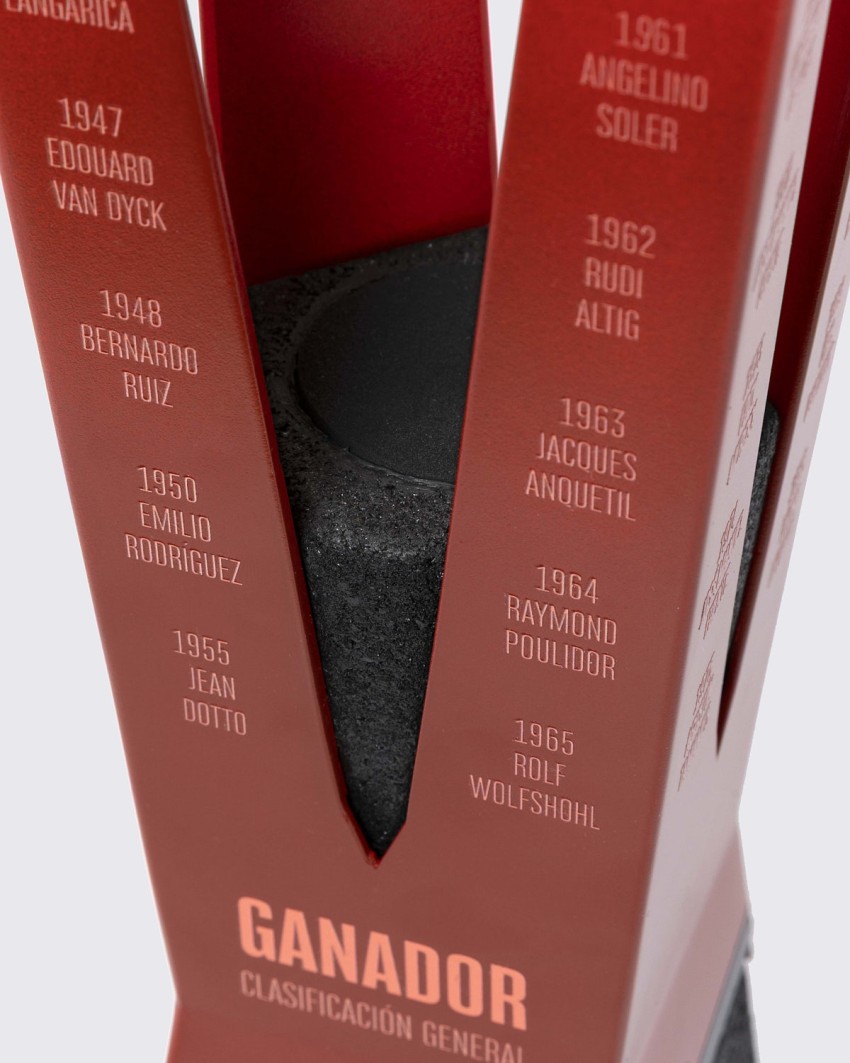 Troféu feito por medida fabricado pela Sustain Awards para La Vuelta, 2025