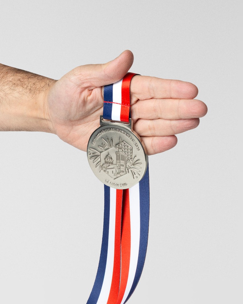 Medalhas WorldSkills personalizadas de 70 mm em bronze com relevo e fita à medida