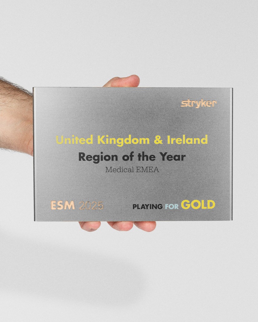 Troféu feito por medida fabricado pela Sustain Awards para Stryker ESM, 2025
