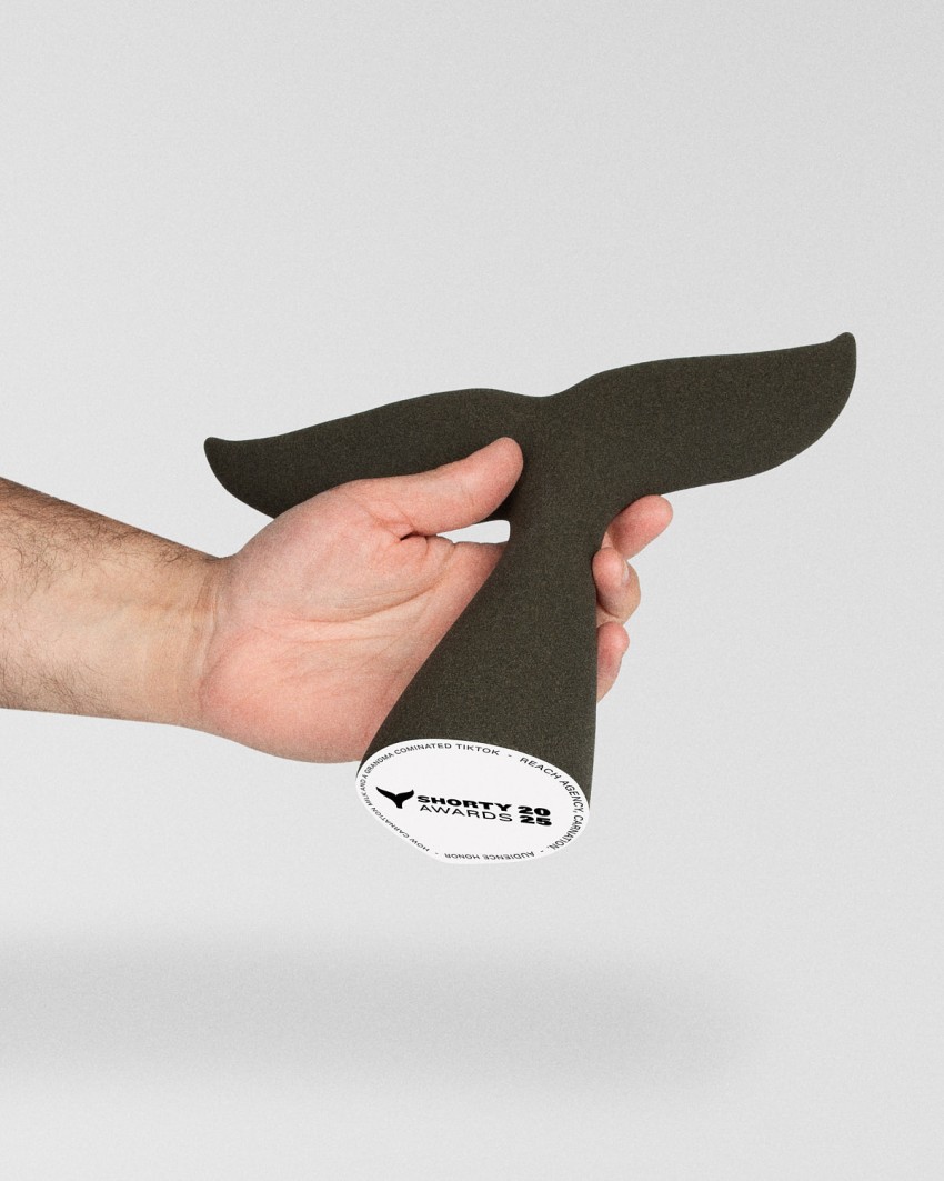 Troféu feito por medida fabricado pela Sustain Awards para Shorty Awards, 2025