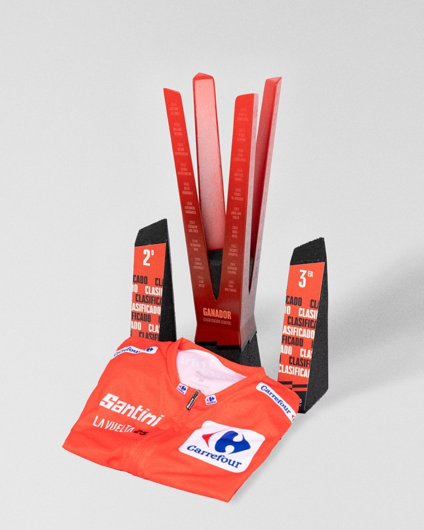 Troféu feito por medida fabricado pela Sustain Awards para La Vuelta, 2025