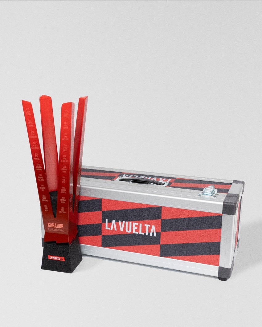 Troféu feito por medida fabricado pela Sustain Awards para La Vuelta, 2025