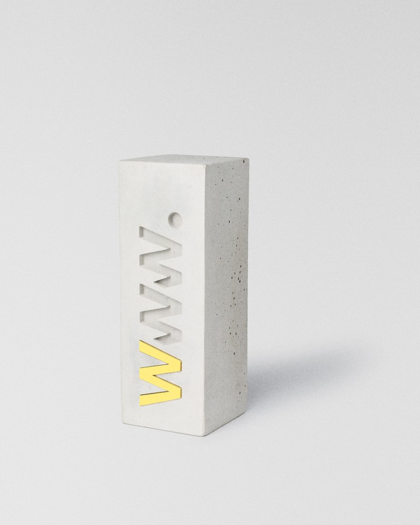 Troféu feito à medida em betão reciclado para o prémio Awwwards 2026