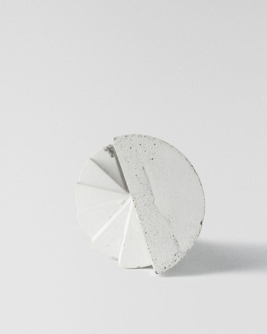 Troféu On Squad Race World Series 2026 em betão com borracha reciclada, forma modular empilhada