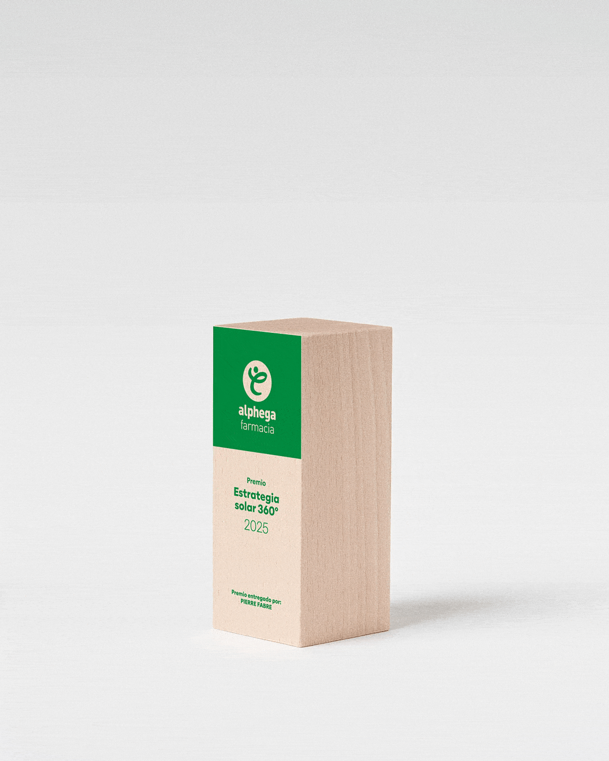 Ejemplo personalizaci&oacute;n trofeo Totem LOG